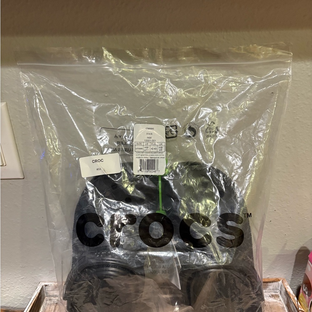CROCS Classic Clogs, Unisex, Men’s 9/Womens 11, Black, BNWT - Picture 7 of 8